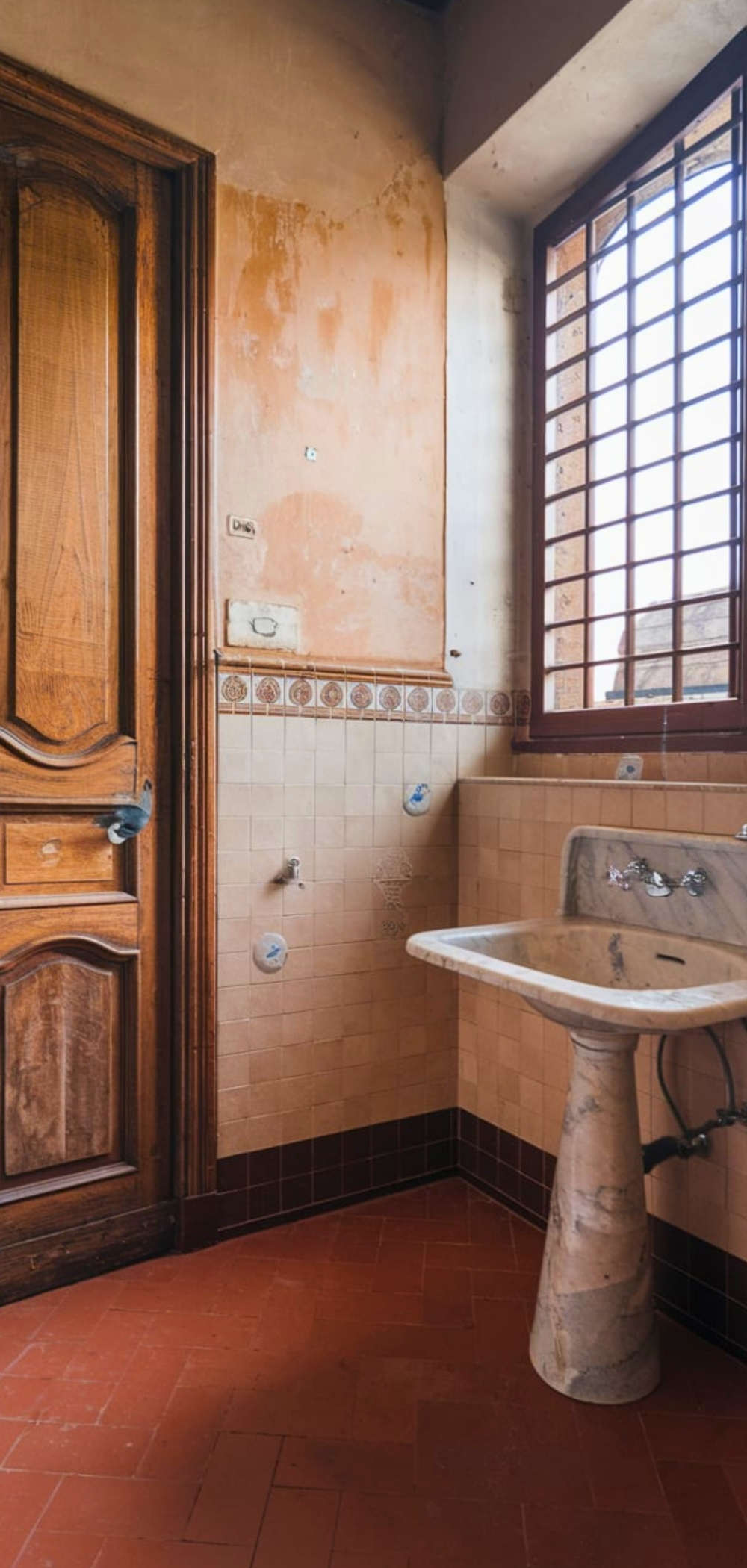 Old Italian Bathroom