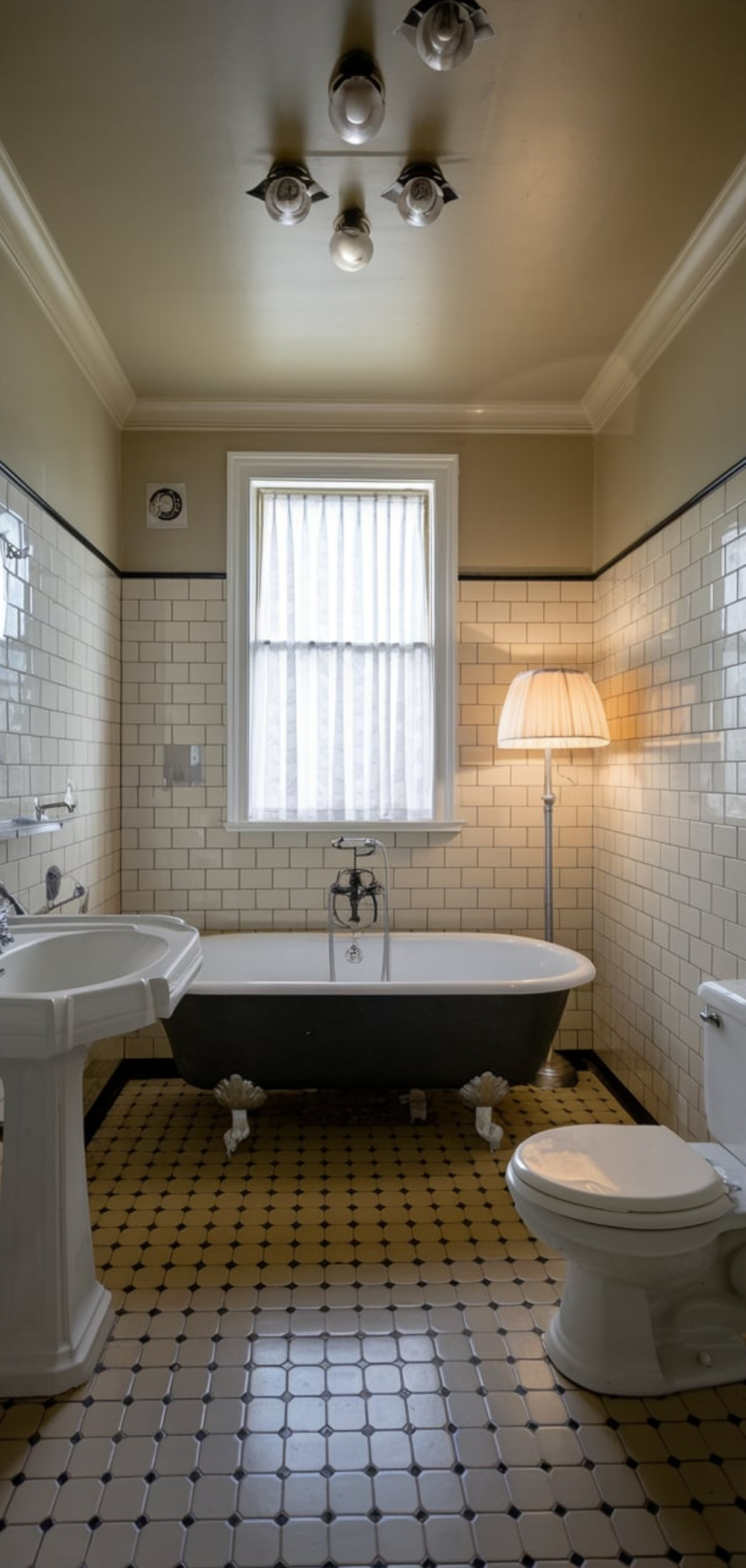 Art Deco Bathroom 