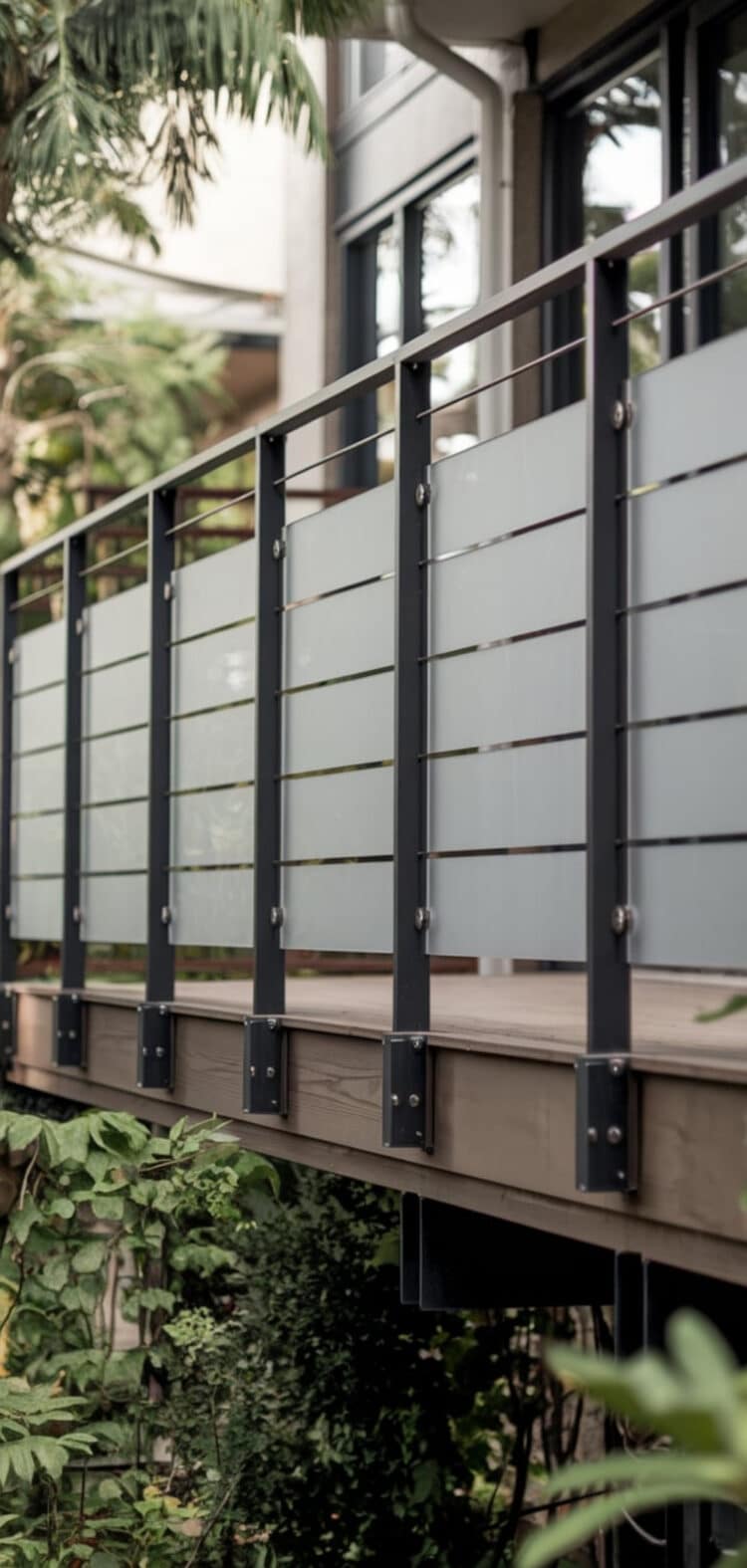 17 Beautiful Fence Deck Railing Ideas - The Mega Mom