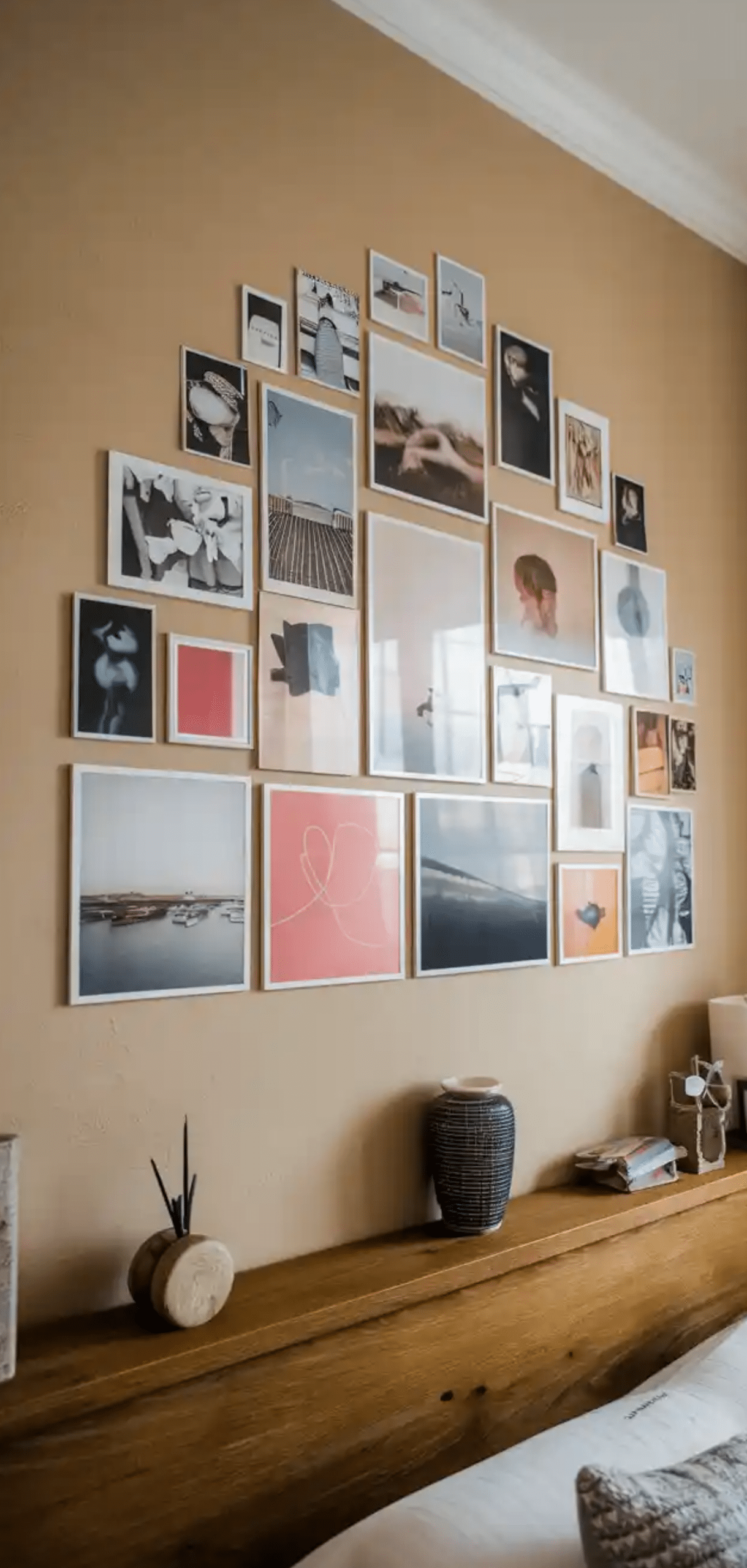 Stunning Bedroom Photo Wall Collage Ideas