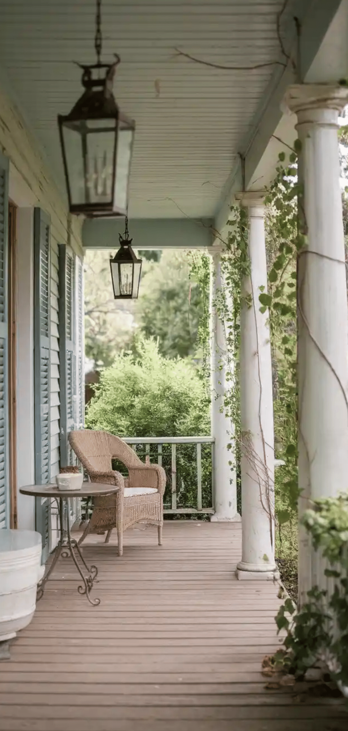 Easy Vintage Porch Decor Ideas