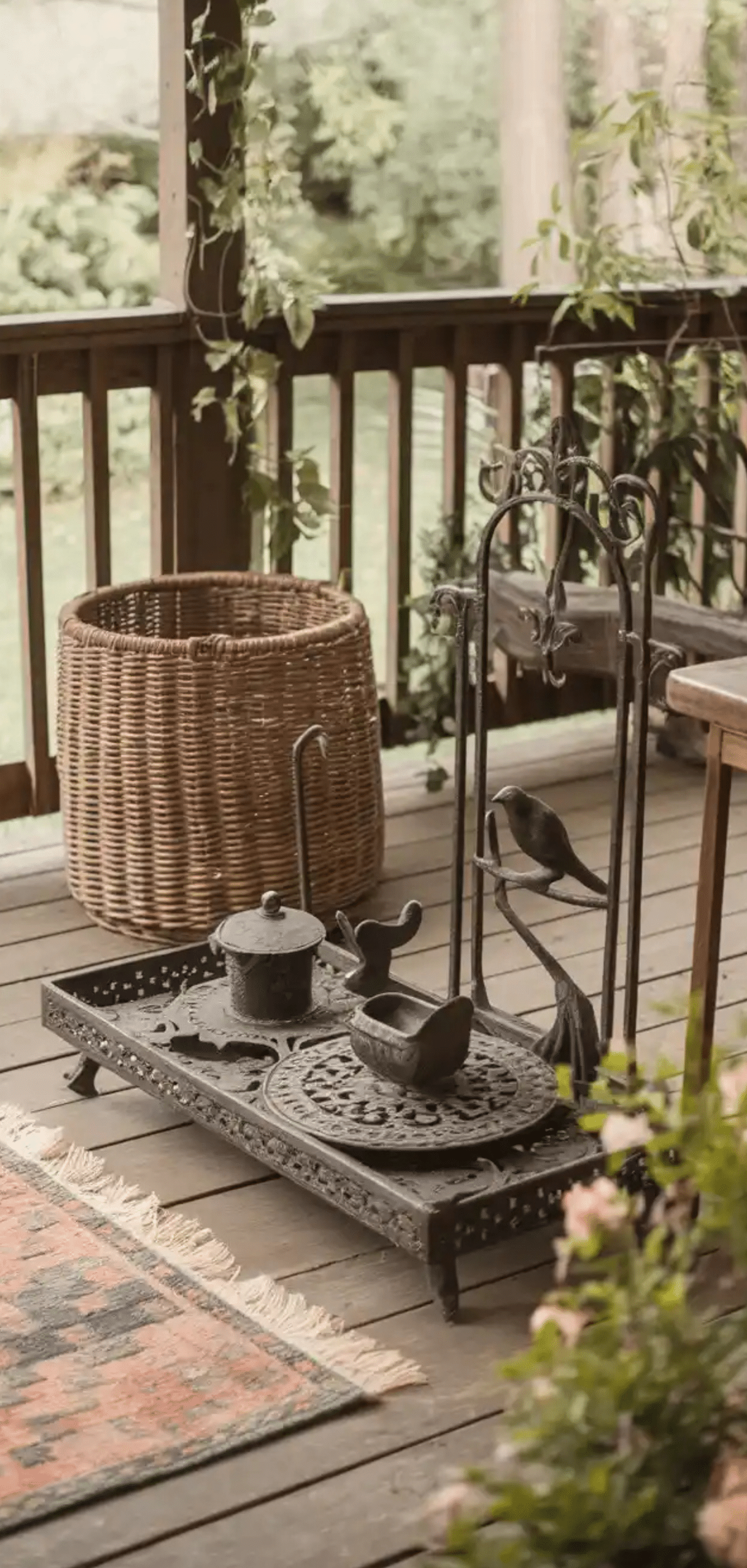 Easy Vintage Porch Decor Ideas