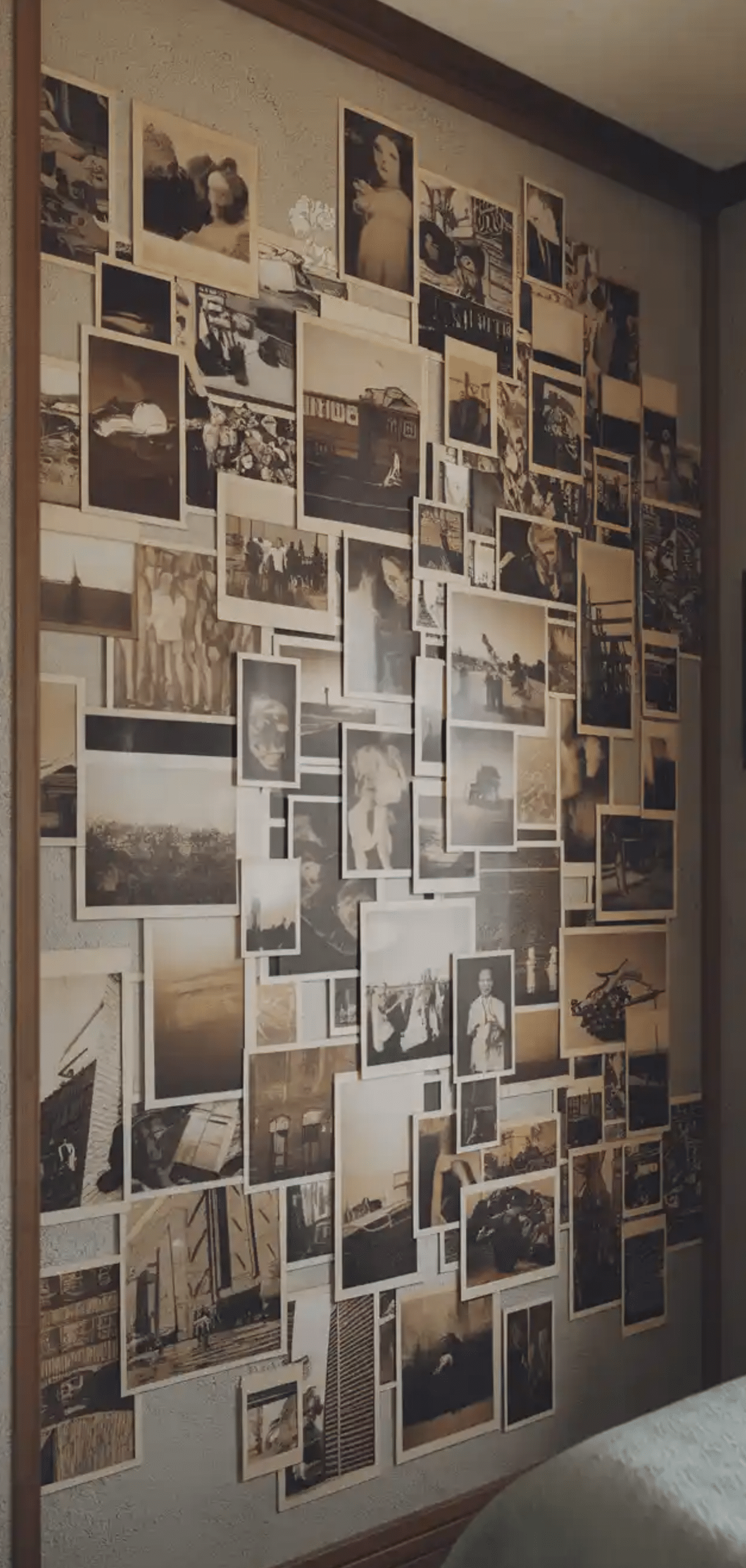 Stunning Bedroom Photo Wall Collage Ideas
