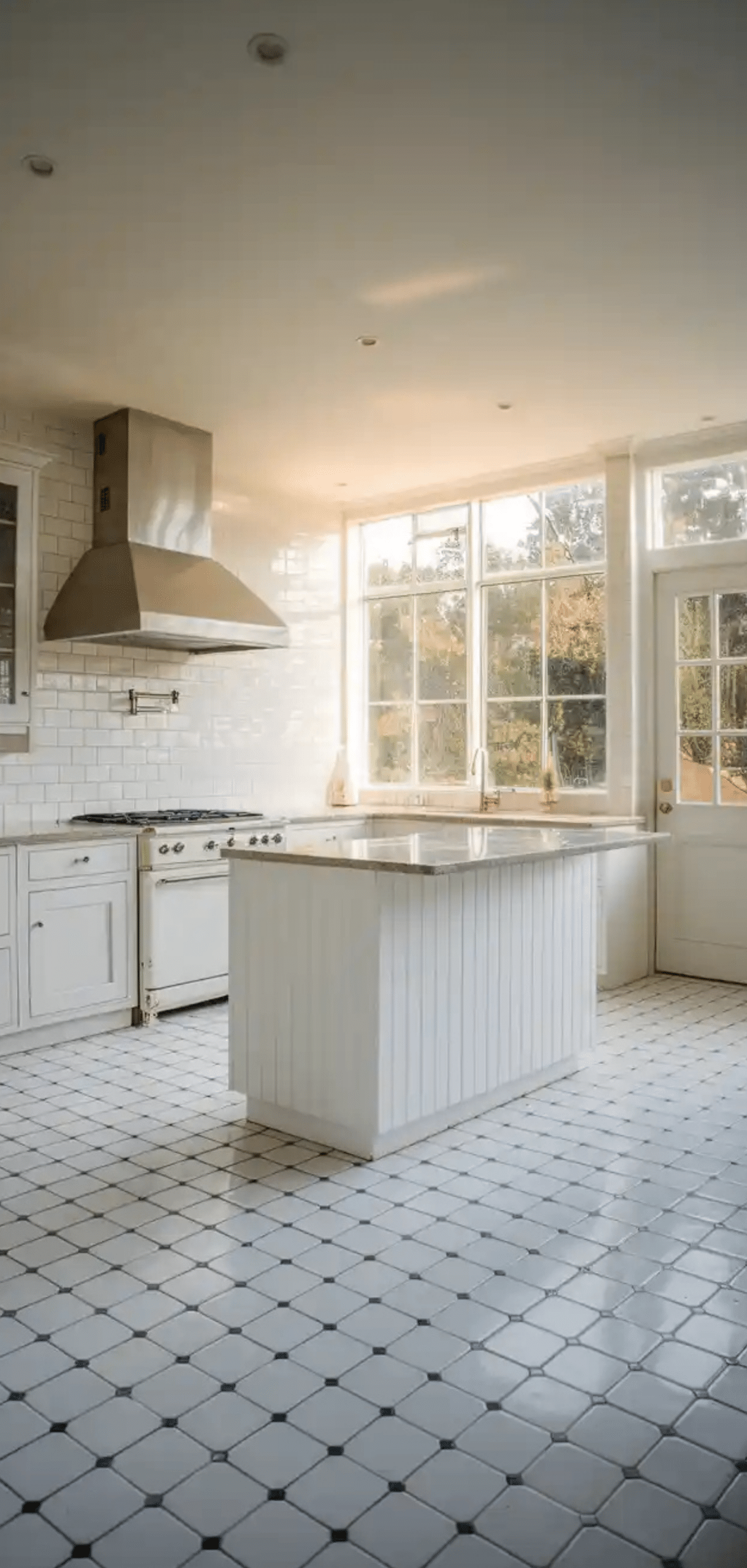 Stunning All-White Kitchen Ideas