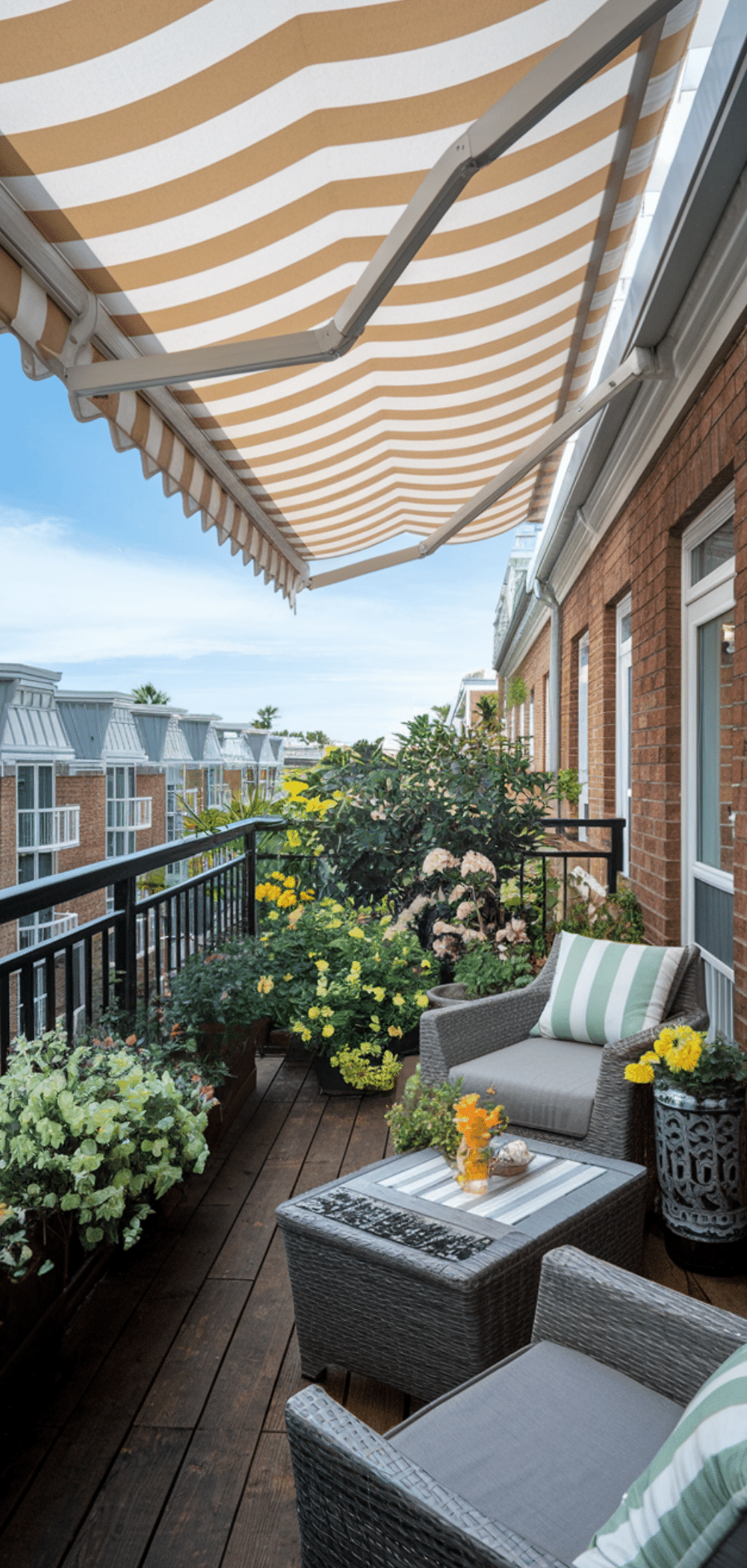 17 Cozy Apartment Balcony Shade Ideas That Never Go Out of Style