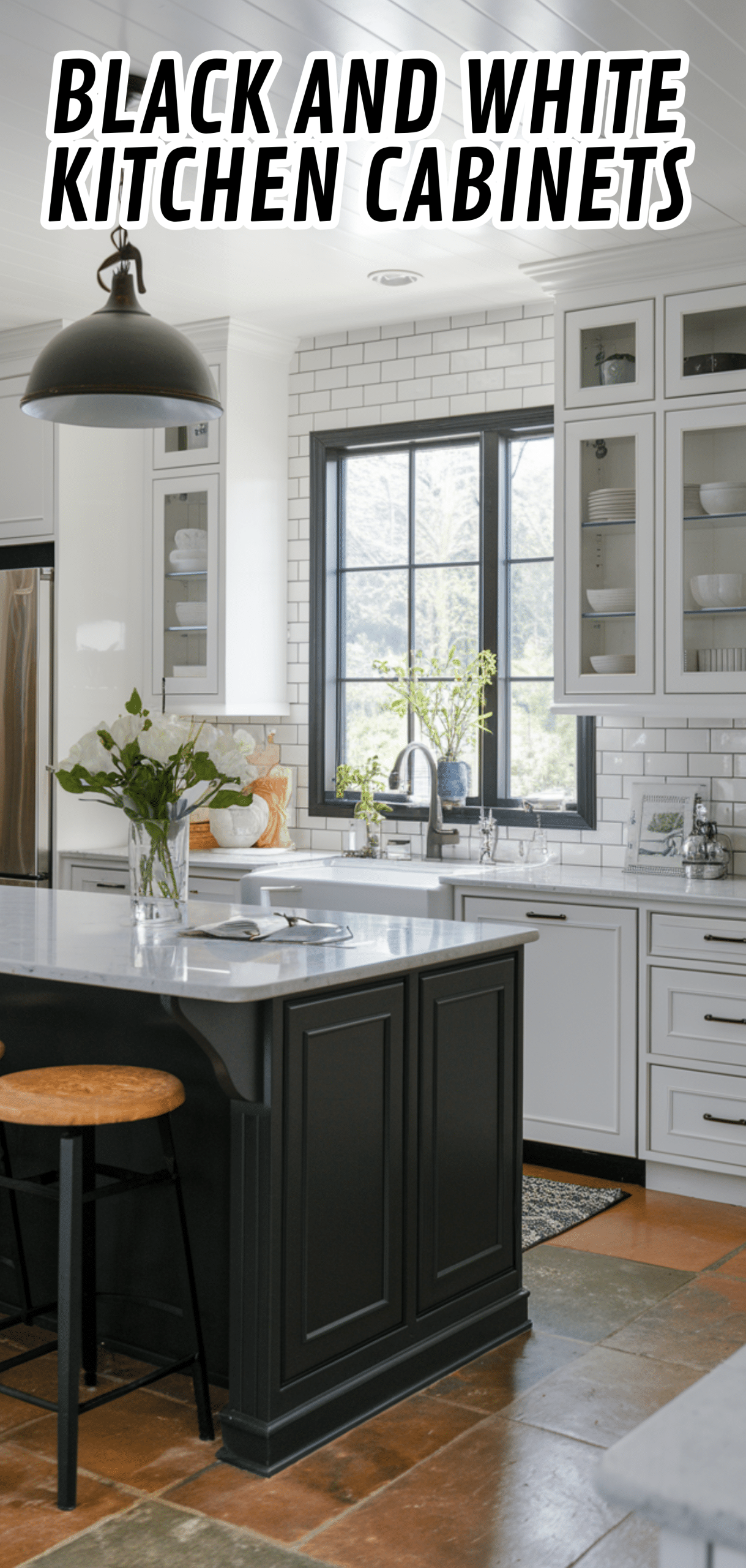 16 Stunning Black And White Kitchen Cabinets