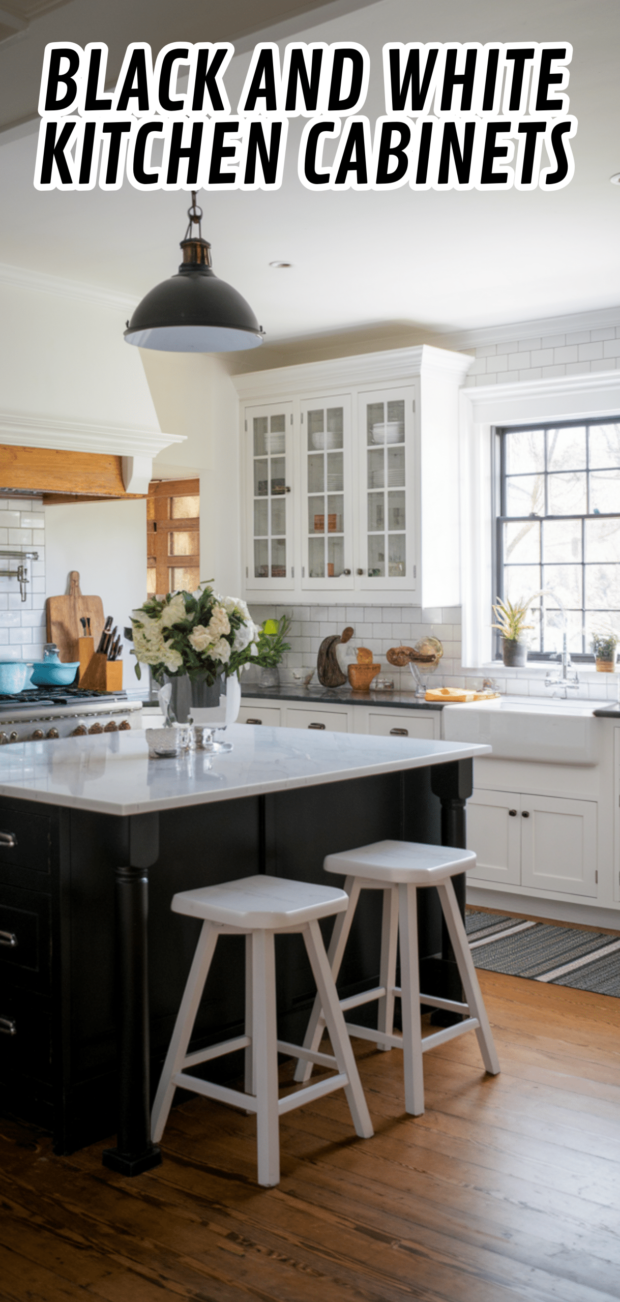 16 Stunning Black And White Kitchen Cabinets