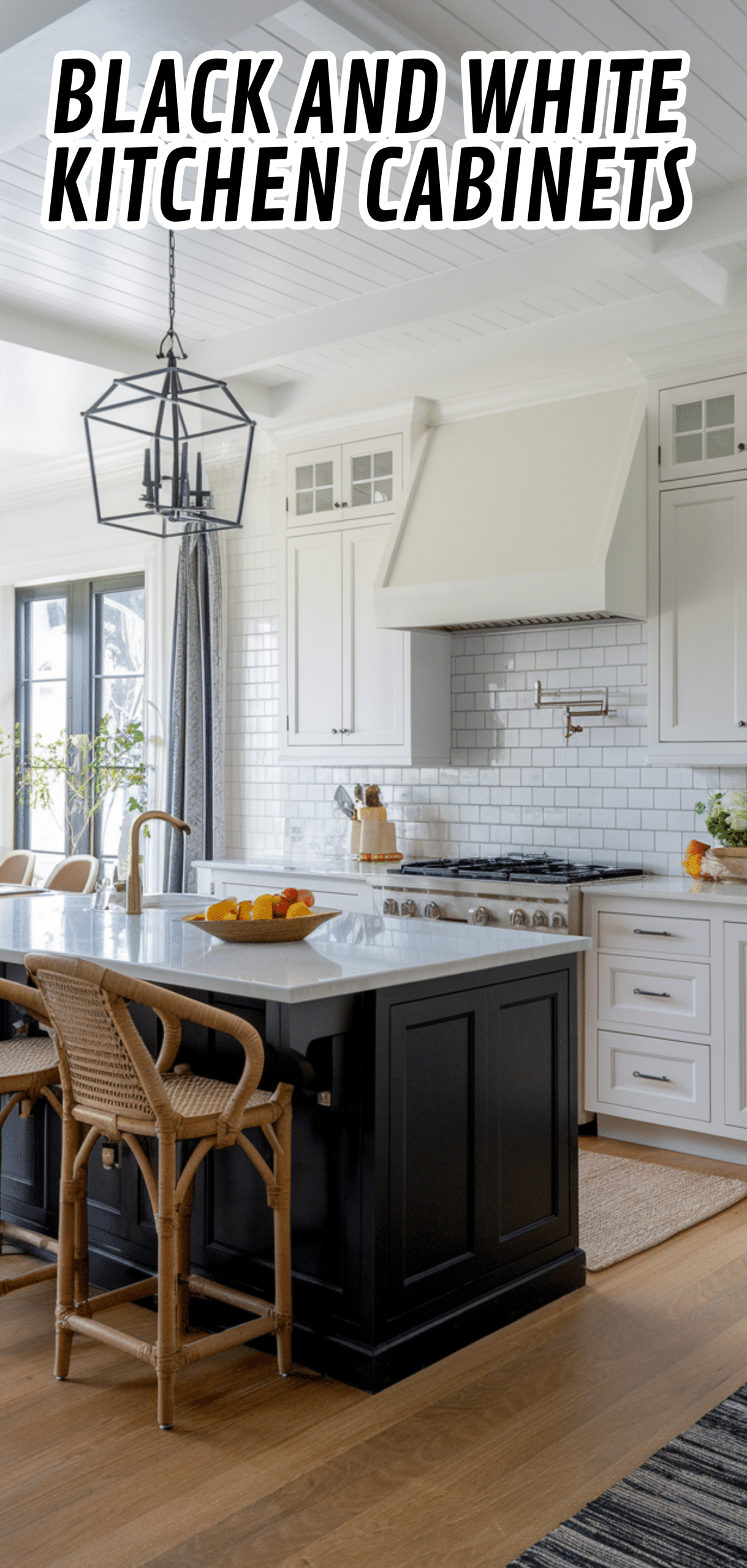 16 Stunning Black And White Kitchen Cabinets