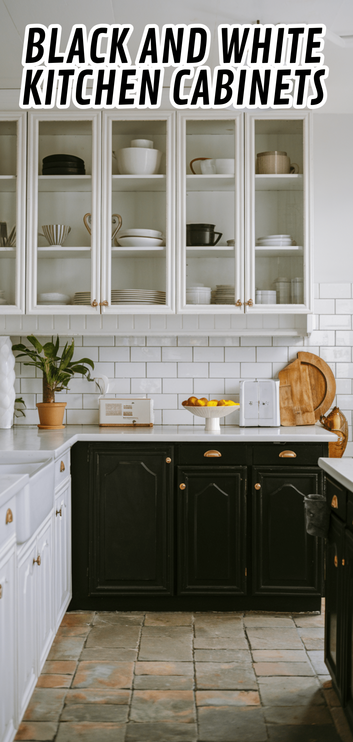 16 Stunning Black And White Kitchen Cabinets