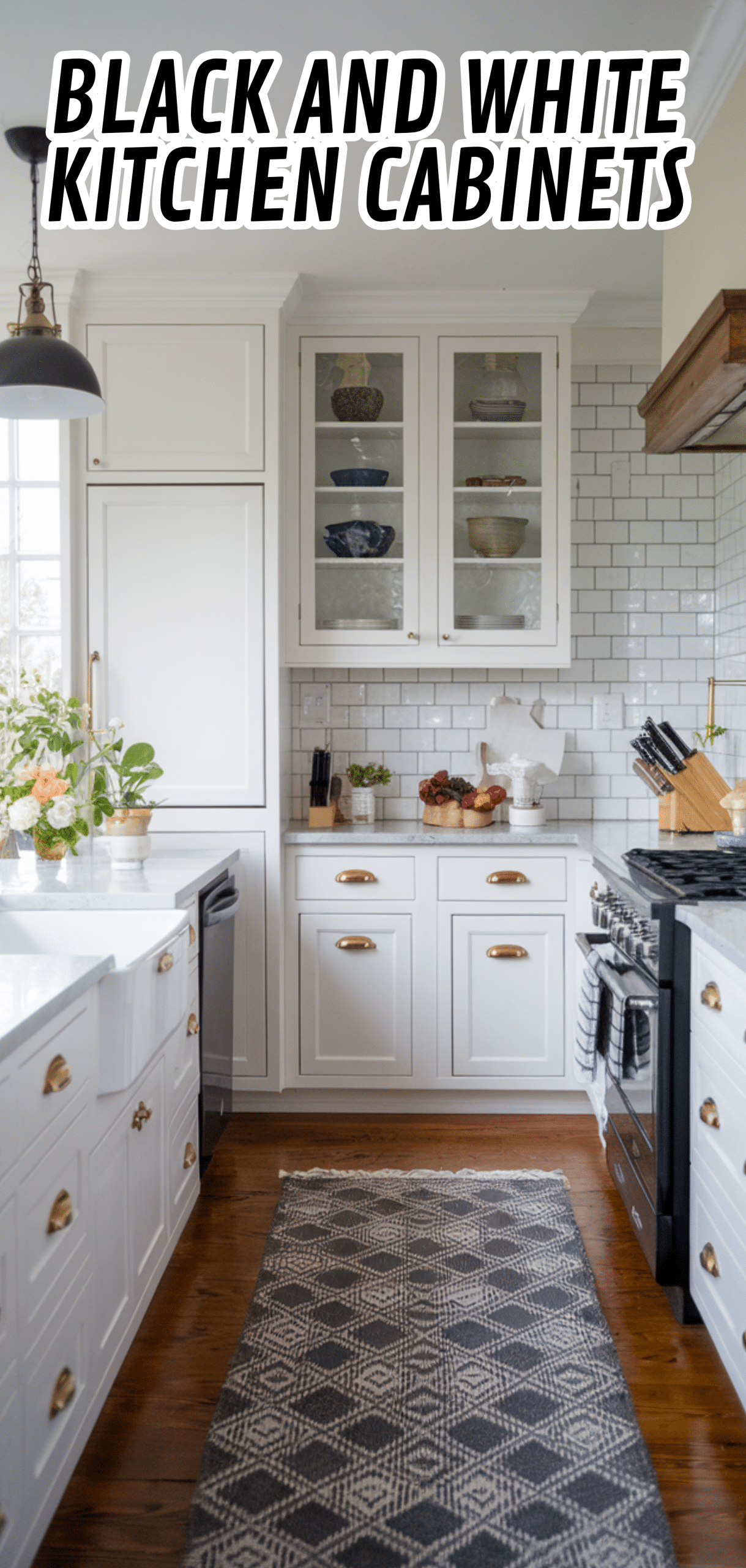 16 Stunning Black And White Kitchen Cabinets