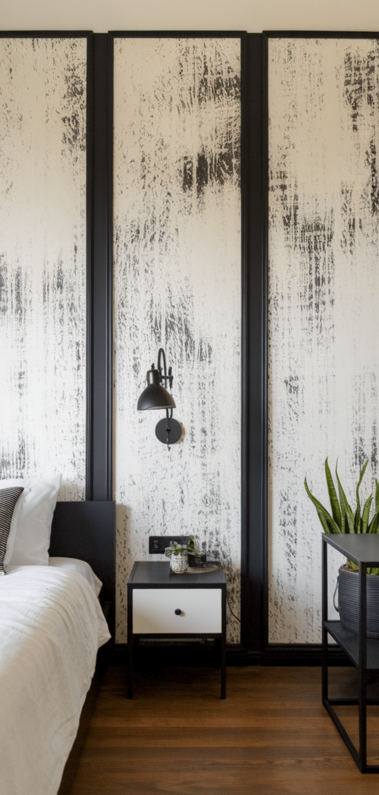 Elegant Bedroom Ideas with Minimalist Black and White Decor for a Modern Look
