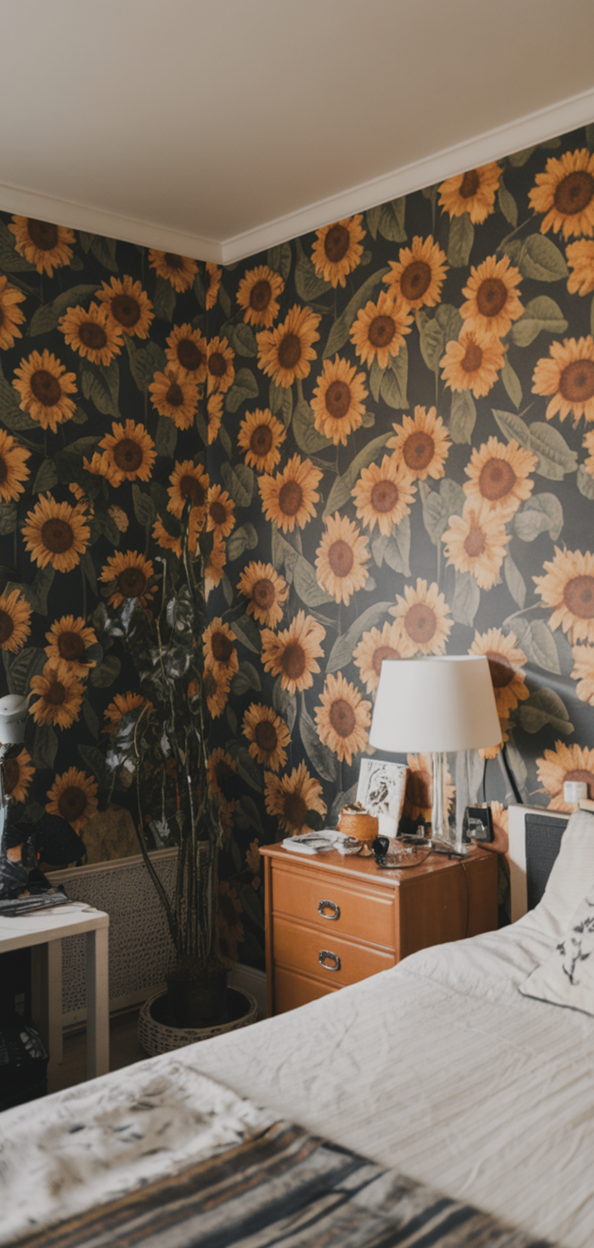 Best Floral Wallpaper Ideas for Your Bedroom