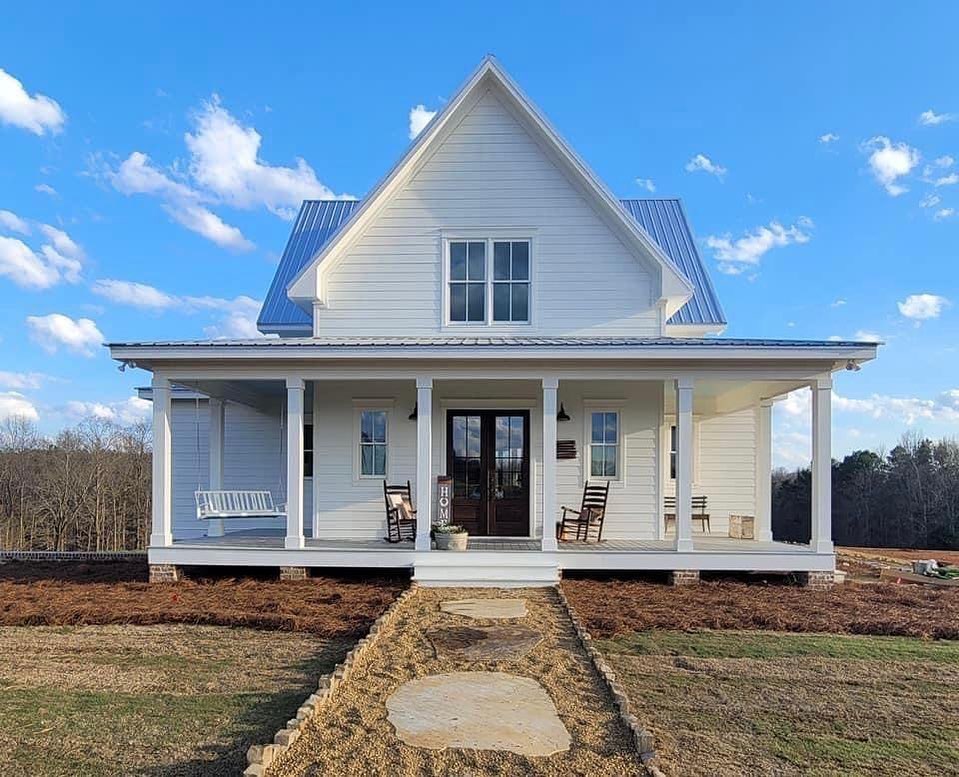 Farmhouse Wrap-around ¨Porches Ideas That Make a Farmhouse Feel Like Home