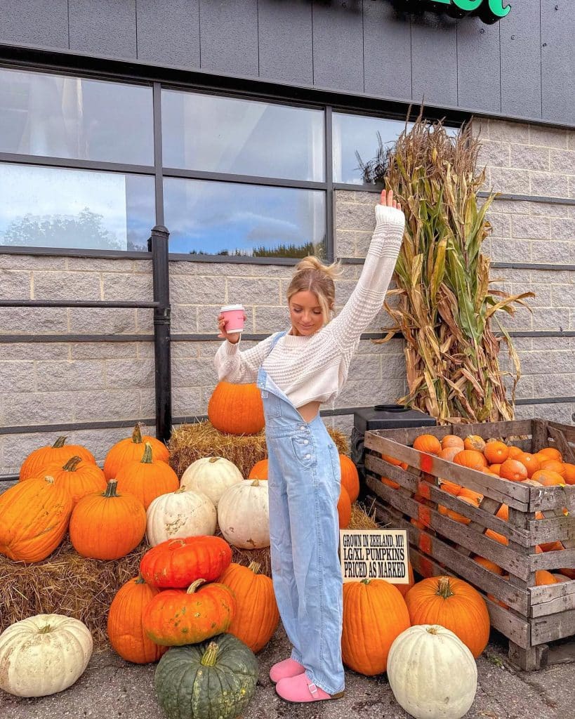Fall Outfit Ideas With Overalls That Still Feel Like You