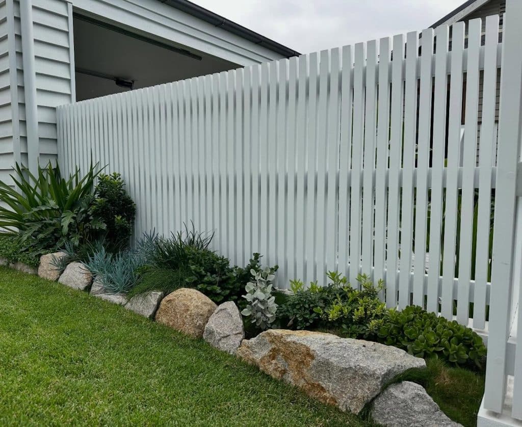 Fence Edging Ideas I Keep Saving For Our Never-Ending Yard Project